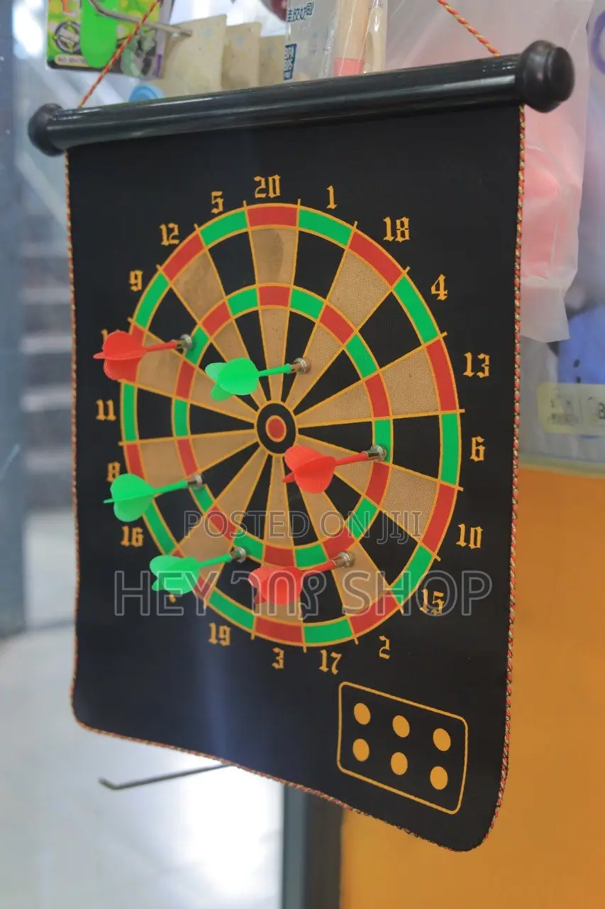 Magnetic Dart Board በቤትዎ ውስጥ ከልጆችዎ ጋር ሊጫወቱበት የሚችል ዳርት
