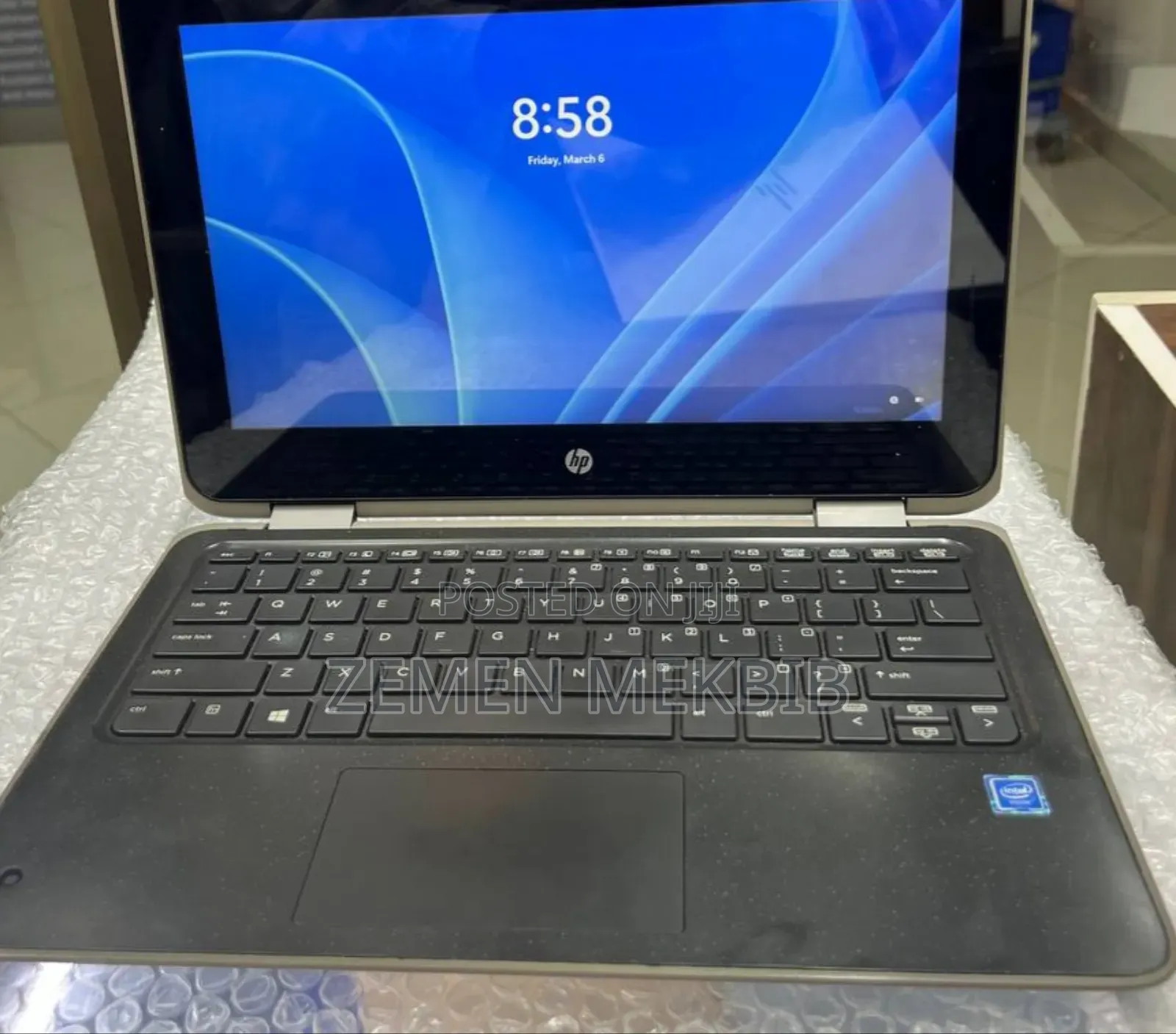 New Laptop HP 4GB Intel Xeon SSD 128GB