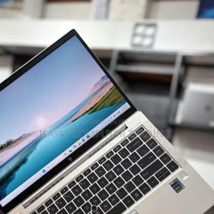 New Laptop HP EliteBook 830 G8 16GB Intel Core i7 SSD 512GB