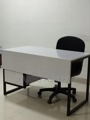ወንበርና ጠረጴዛ