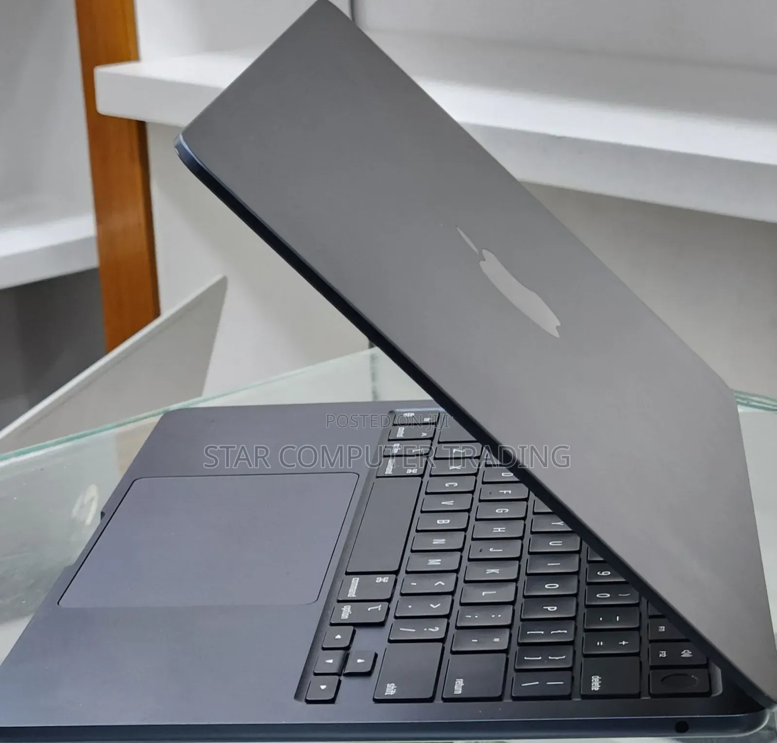 New Laptop Apple MacBook Air 2024 M3 13-inch 16GB Apple M3 SSD 512GB