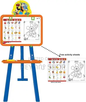 Black and White Board የእጅ ጽሁፋቸውን እንዲሁም እጃቸውን የሚያፍታቱበት