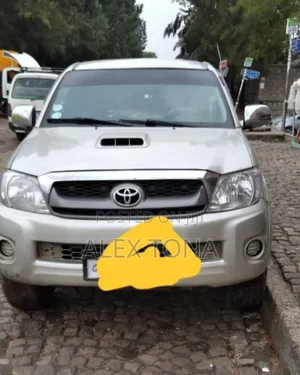 Toyota Hilux 2013 Silver