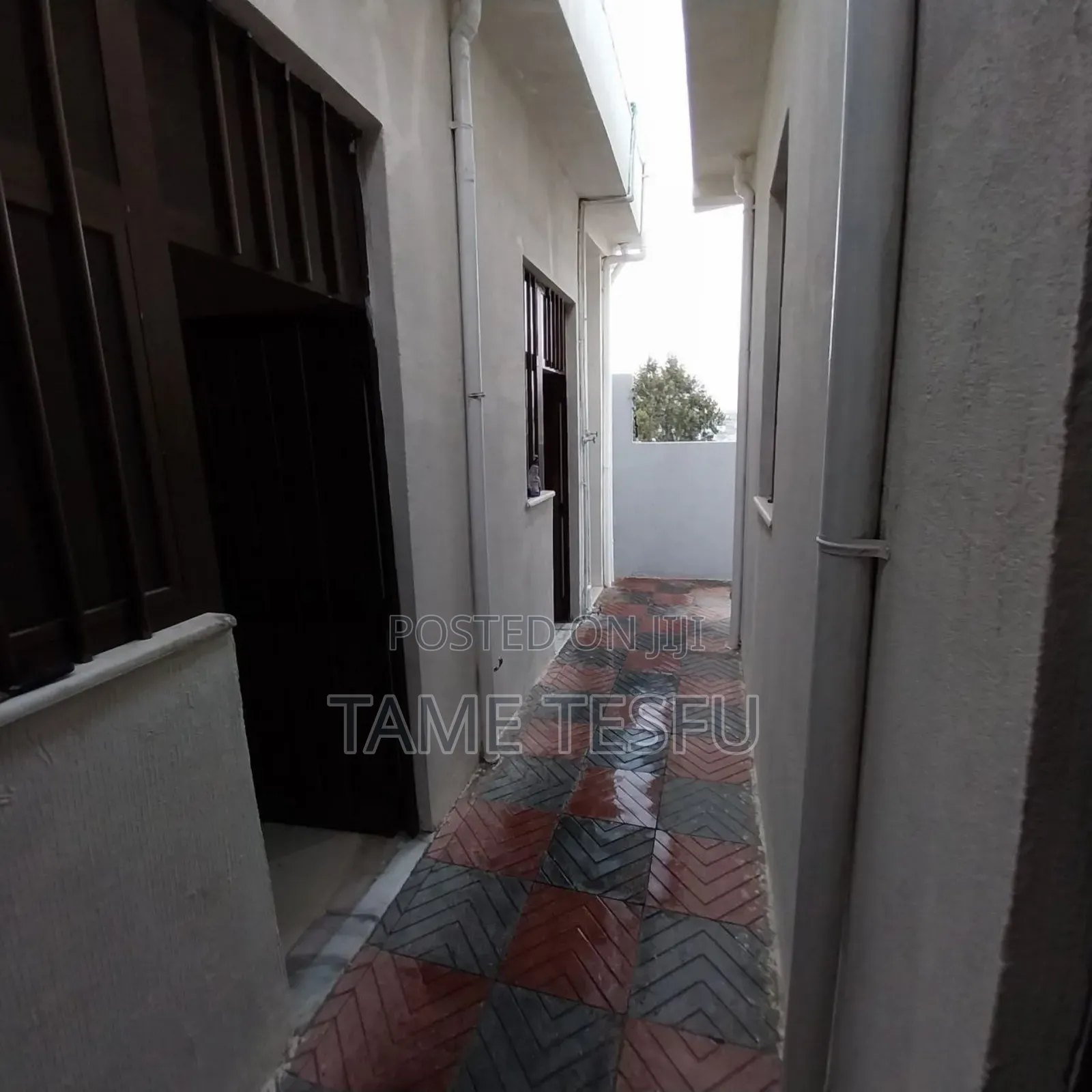 Furnished 4bdrm Villa in ኮቶቤ 240ካሬ, Yeka for sale