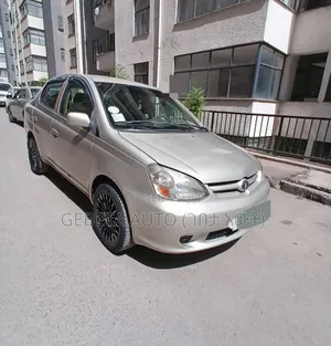 Toyota Platz 2003 Gold