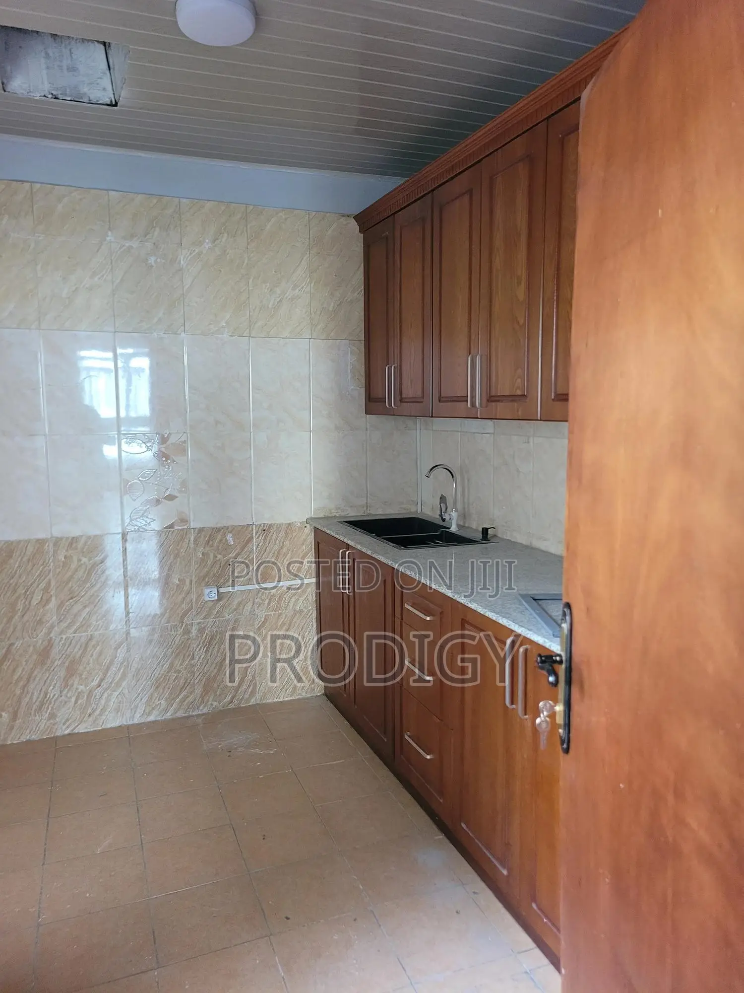 2bdrm House in Nifas Silk-Lafto for sale