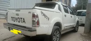 Toyota Hilux 2012 White