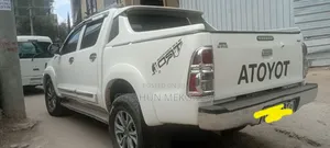 Toyota Hilux 2012 White