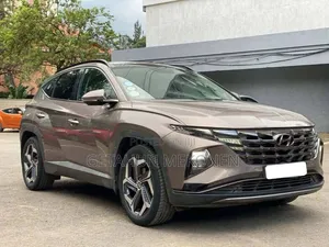 Hyundai Tucson 2023 Gold