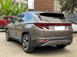 Hyundai Tucson 2023 Gold