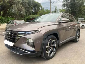 Hyundai Tucson 2023 Gold
