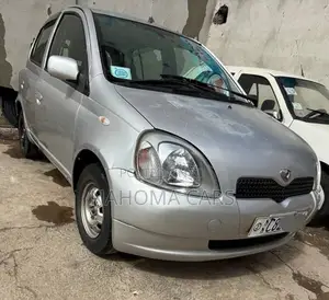 Toyota Vitz 2000 Silver