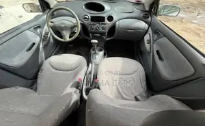 Toyota Vitz 2000 Silver