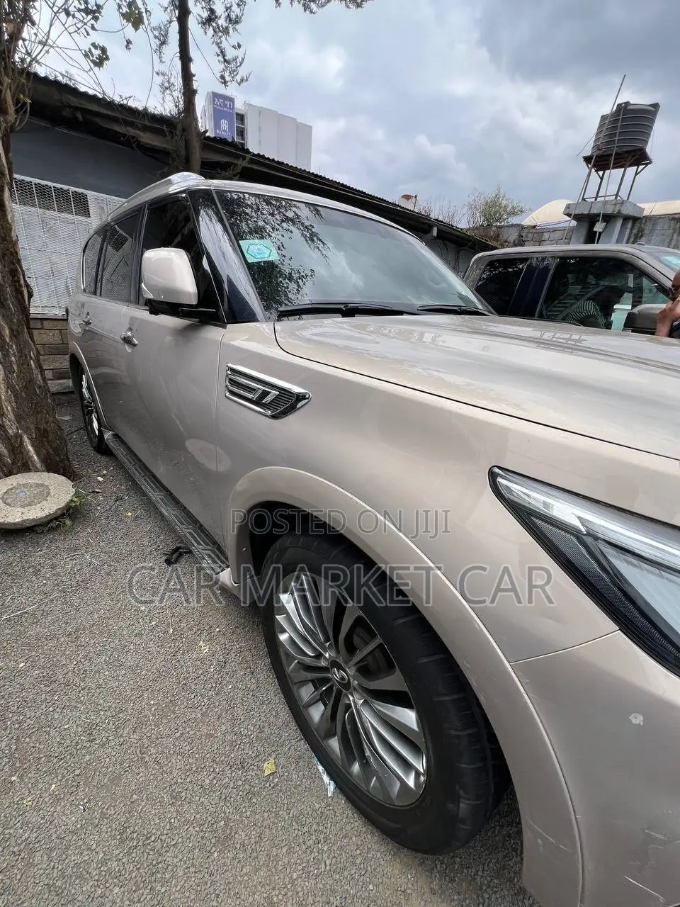 Infiniti QX80 Luxe 2021 Gold