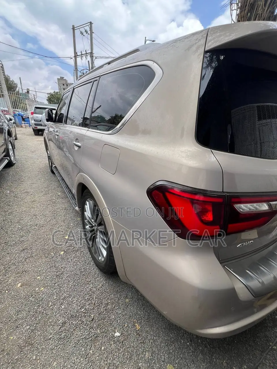 Infiniti QX80 Luxe 2021 Gold