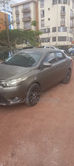 Toyota Yaris SE Hatchback 5dr 2013 Brown