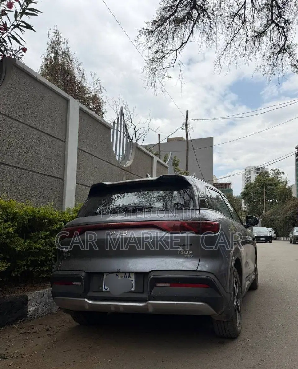 BYD Yuan Up 2025 Gray