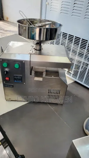 20 Kg / Hour Oil Press Machine Ledon