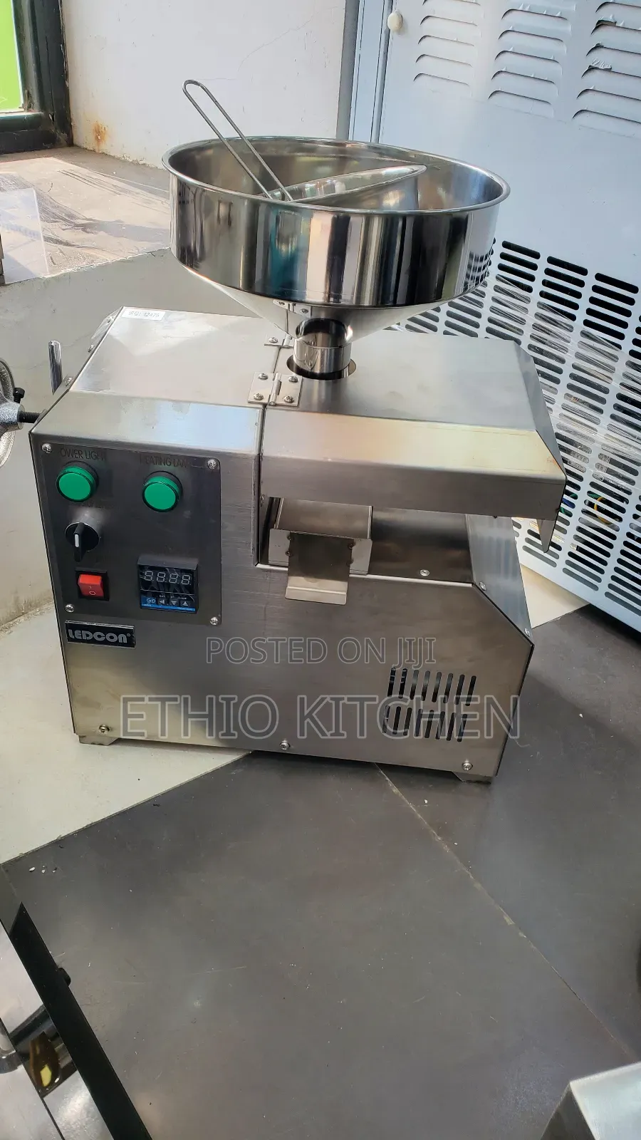 20 Kg / Hour Oil Press Machine Ledon