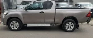Toyota Hilux 2020 Gray
