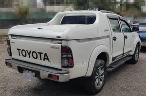 Toyota Hilux 2012 White