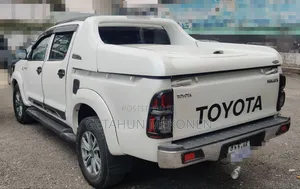 Toyota Hilux 2012 White