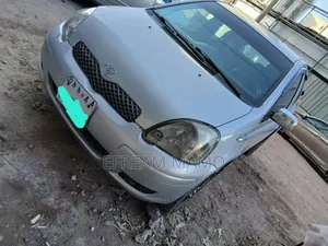 Toyota Yaris 2004 Silver