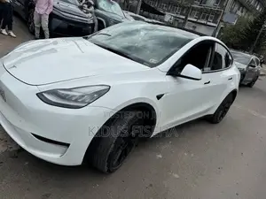 Tesla Model Y 2022 White