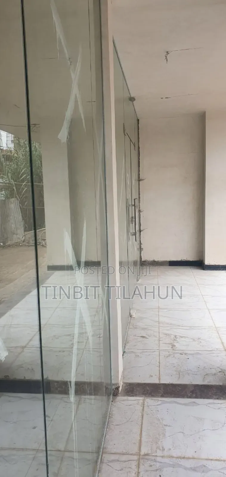 ካርታ ያለው የንግድ ሱቆች በ 6 ኪሎ