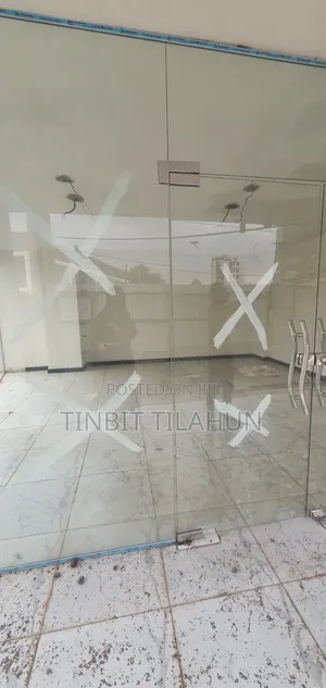 ካርታ ያለው የንግድ ሱቆች በ 6 ኪሎ