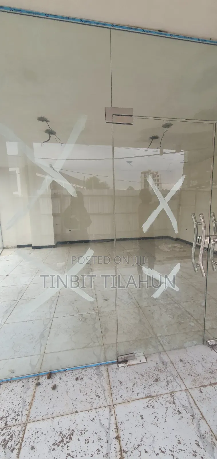 ካርታ ያለው የንግድ ሱቆች በ 6 ኪሎ