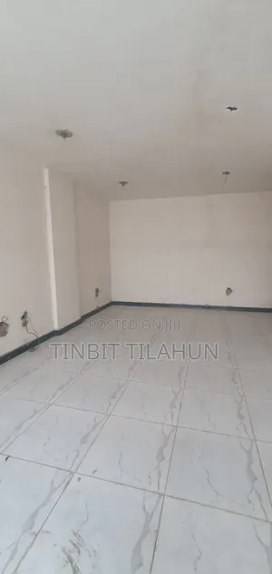 ካርታ ያለው የንግድ ሱቆች በ 6 ኪሎ