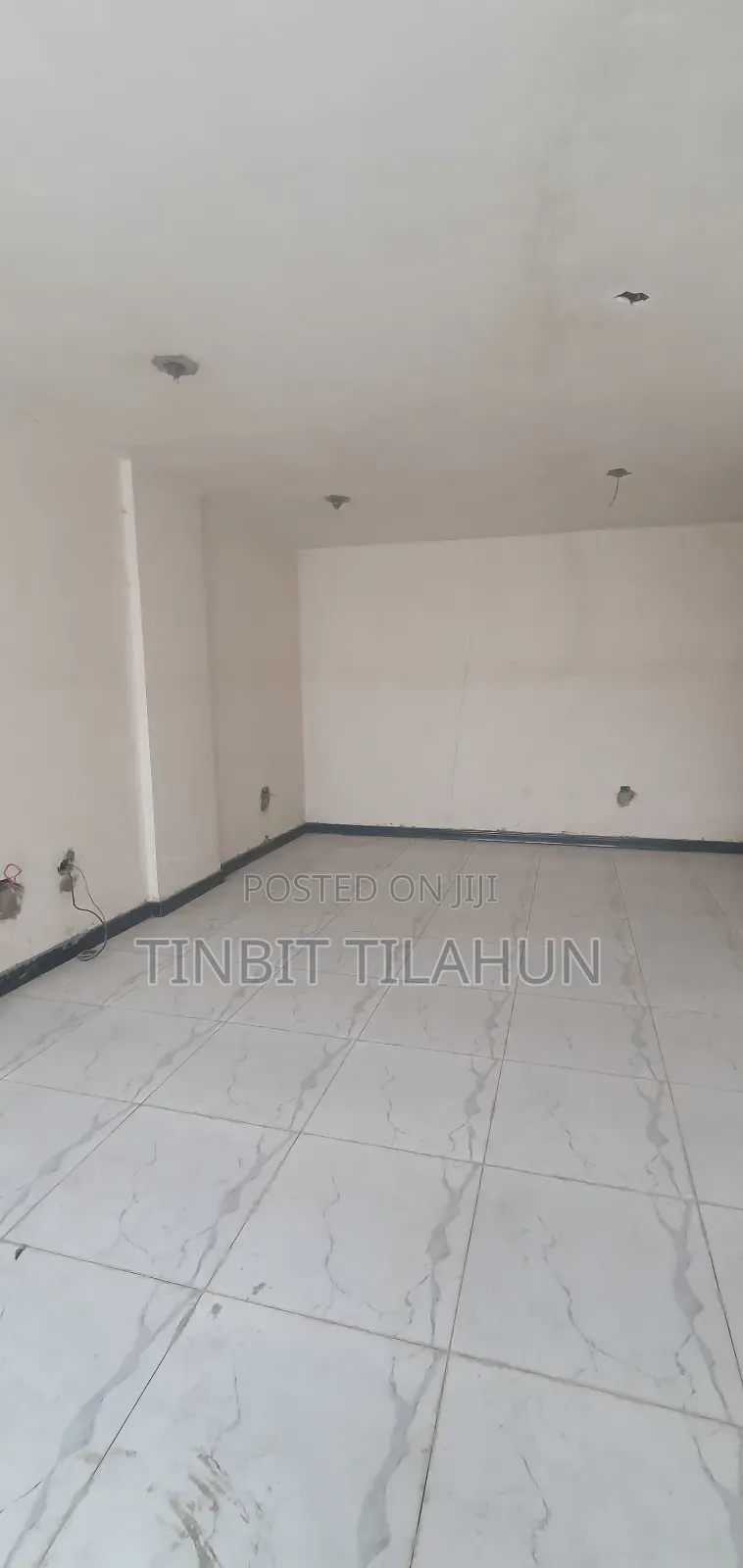 ካርታ ያለው የንግድ ሱቆች በ 6 ኪሎ