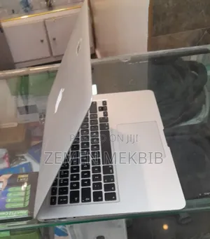 New Laptop Apple MacBook Air 2015 8GB Intel Core i5 SSD 256GB