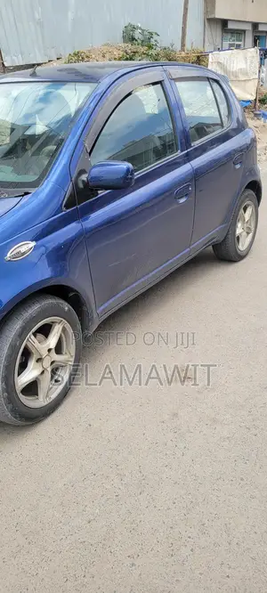 Toyota Vitz 2001 Blue