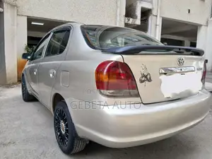 Toyota Platz 2003