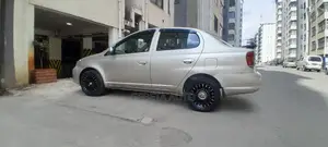 Toyota Platz 2003