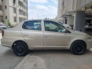 Toyota Platz 2003