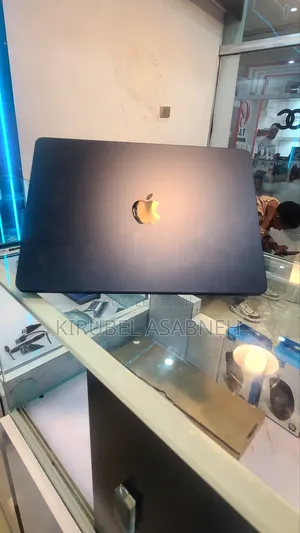 New Laptop Apple MacBook Air 2025 M4 13-inch 16GB Apple M4 SSD 256GB