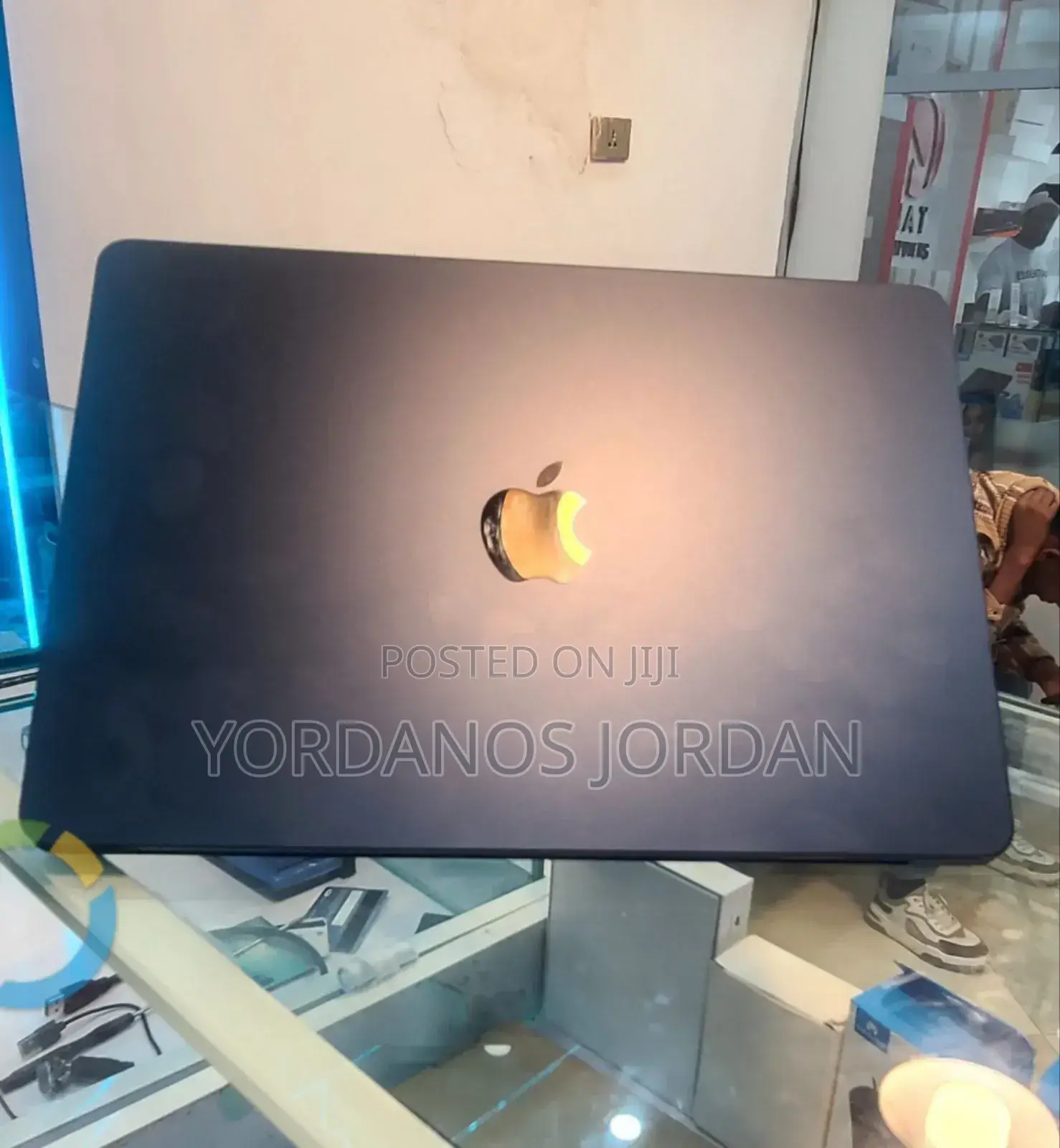 New Laptop Apple MacBook Air 2025 M4 13-inch 16GB Apple M4 SSD 256GB