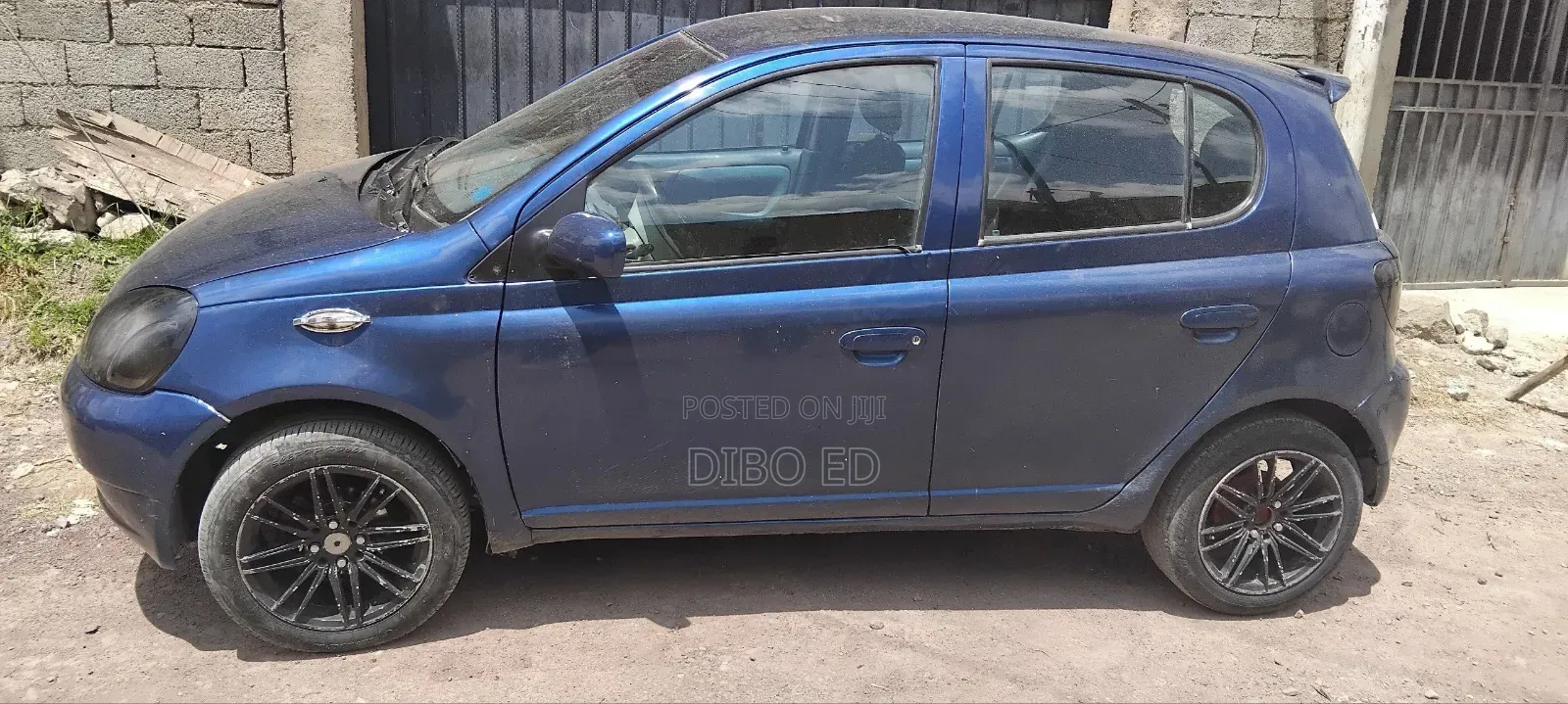 Toyota Vitz 2000 Blue