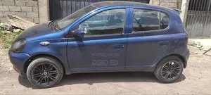 Toyota Vitz 2000 Blue