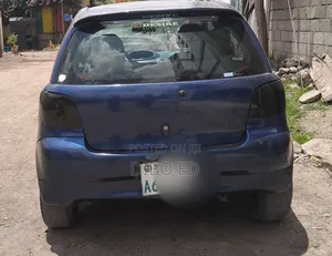 Toyota Vitz 2000 Blue