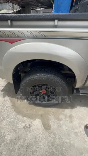 Toyota Hilux 3.0 D-4D 4x4 2014 Gold