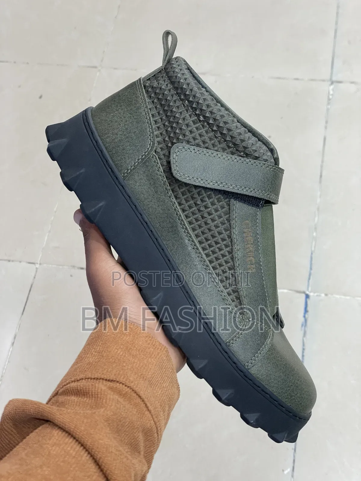 Chekich Men's Casual Mid-Top: Synthetic Upper