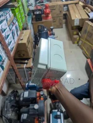 Manual Changeover Switch (1-0-2 Rotary Switch)