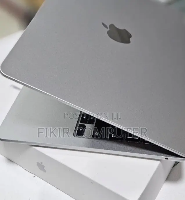 New Apple MacBook Air 2025 M4 13-inch 16GB Intel Core M2 SSD 256GB