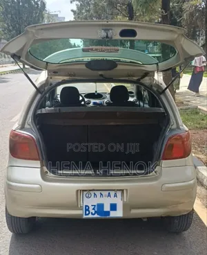 Toyota Vitz 2002 Gold