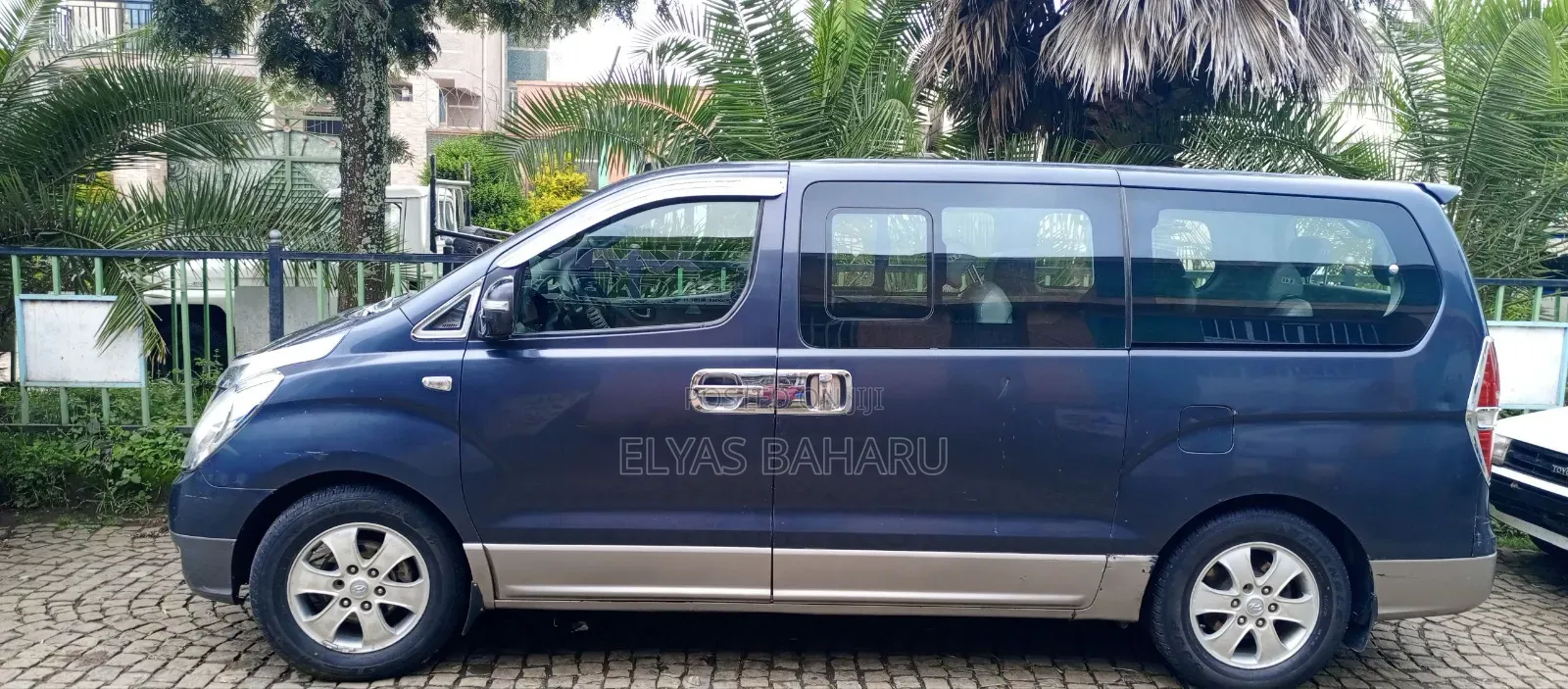 Hyundai Starex 2015 Blue