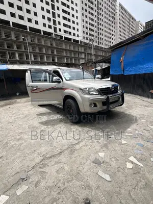 Toyota Hilux 3.0 D-4D 4x4 2014 Gold
